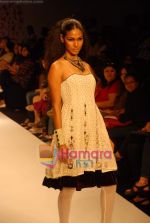 Model walk the ramp for Payal Singhal Show at The ABIL Pune Fashion Week Day 2 on 19th Nov 2010 (4).JPG